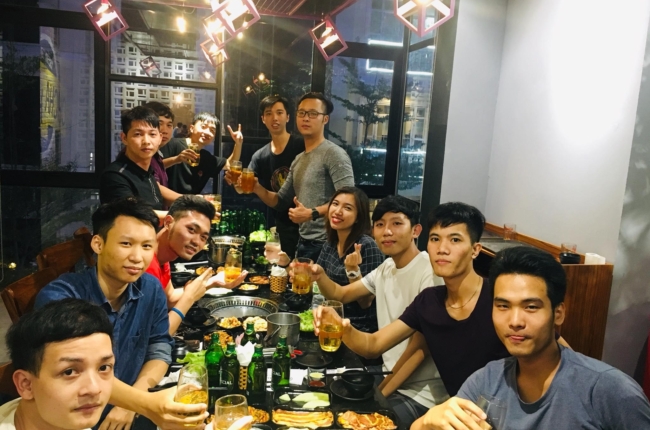 Rises teammates enjoying dinner together